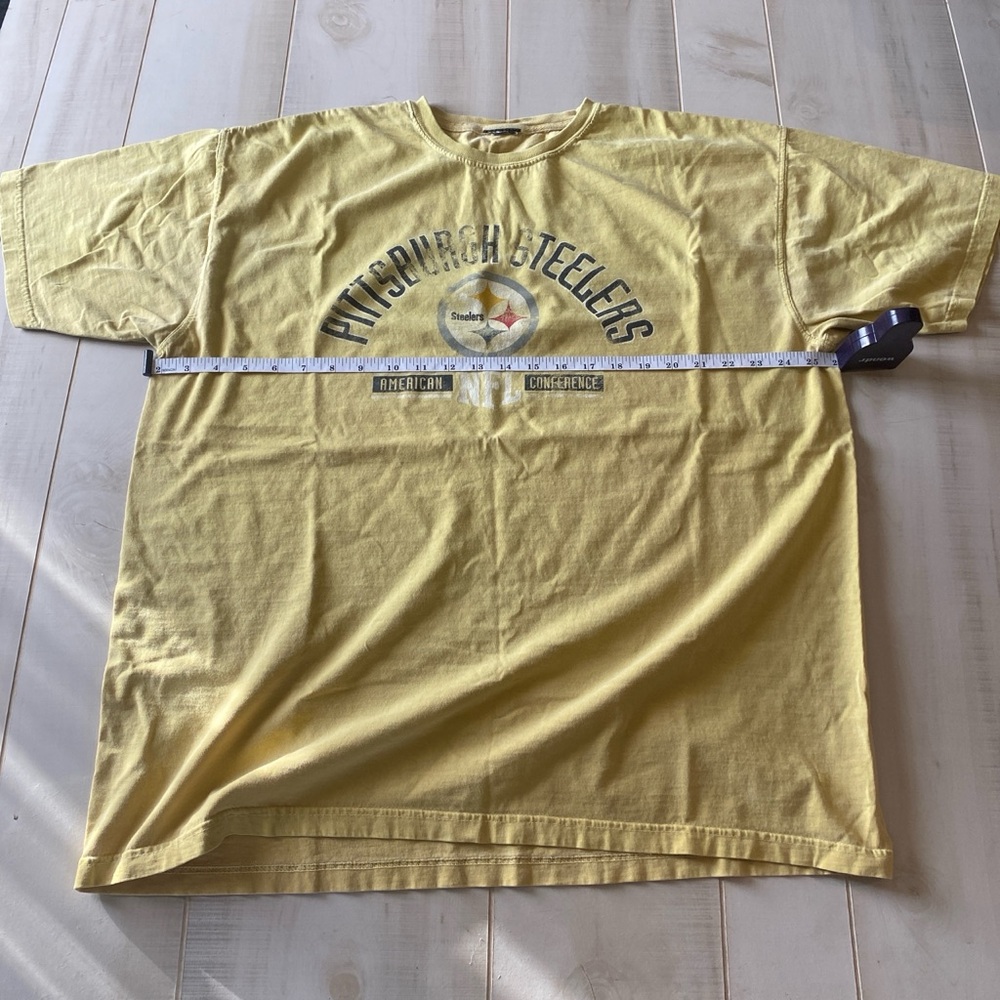 Steelers T-shirt
Yellow black